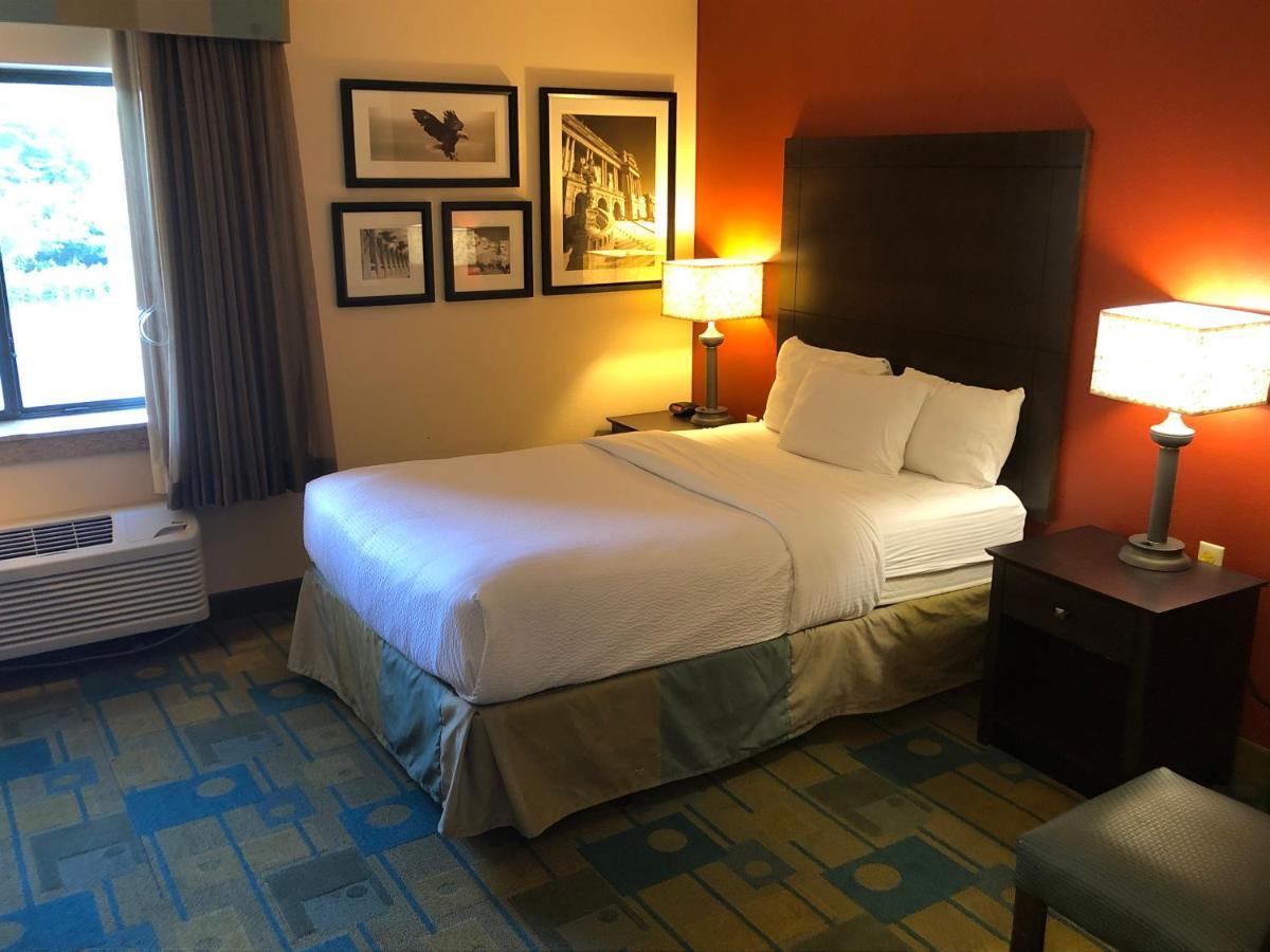 La Quinta By Wyndham Plattsburgh Hotel Exterior photo
